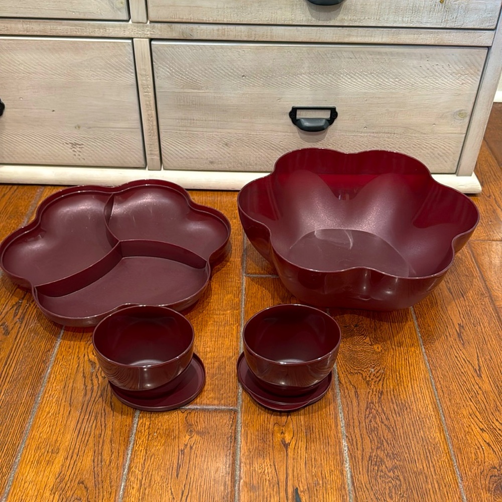 Tupperware Chip-N-Dip Bowl 6 piece Set Large Divided Tray Lid, NEW dark purple